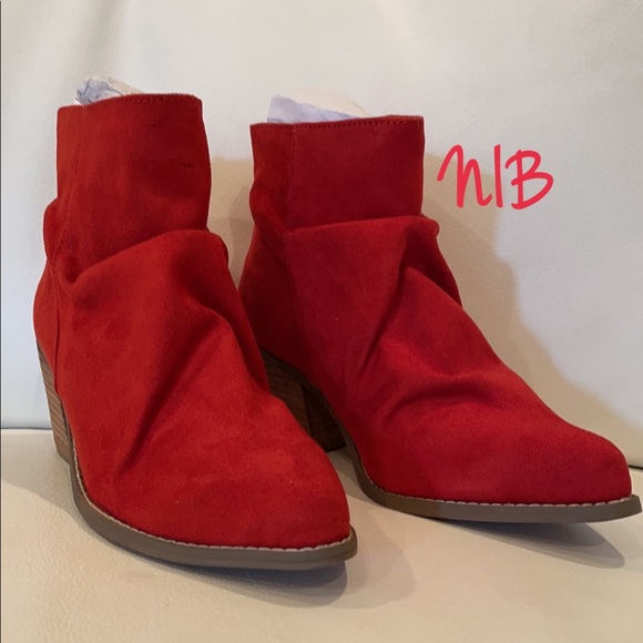 NIB (7) NOT RATED red faux suede pointed booties zip slouchy 3” stack heel pixie - Picture 1 of 13